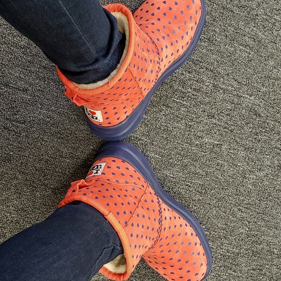 UGG boots orange-red heart. Women size 7 - Picture 6 of 8